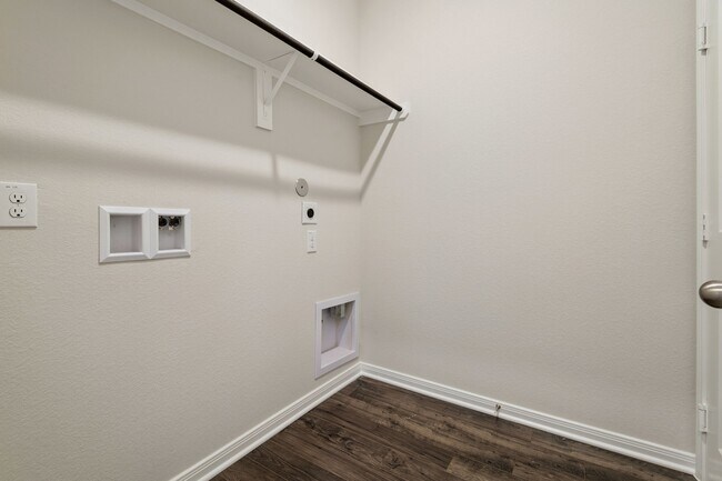 Building Photo - 15846 Berry Hl Dr