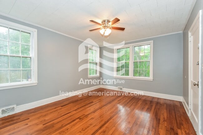 Building Photo - 300 Summerlea Dr