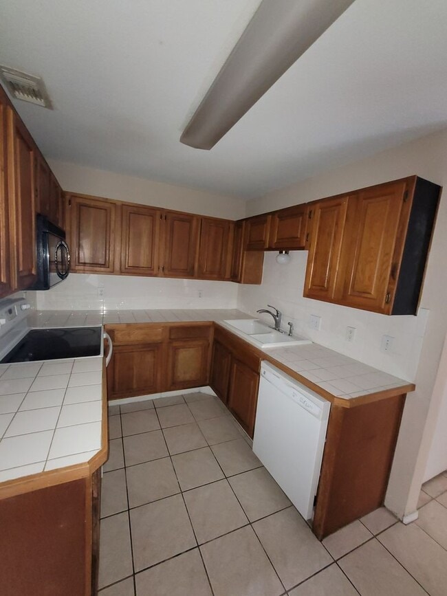 Building Photo - WYKEHAM CONDOS