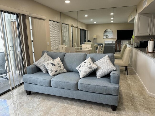 Building Photo - 1605 S US Hwy 1