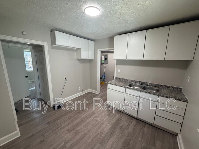 Building Photo - 12735 Vernon Ave