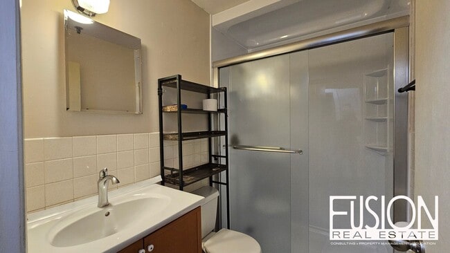 Building Photo - Bright, Updated 2-Bedroom in Prime Burlington Location — Available Now & FREE January Rent!