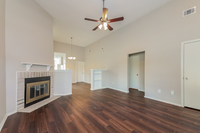 Building Photo - 600 Rancho Dr