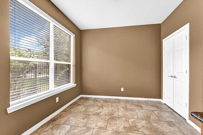 Building Photo - 130 S Vershire Cir