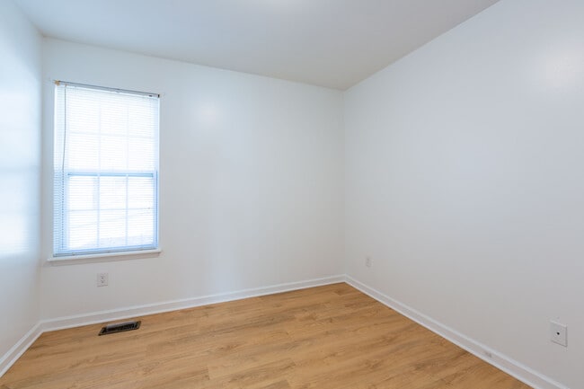 Building Photo - 304 Holly Pines Ct