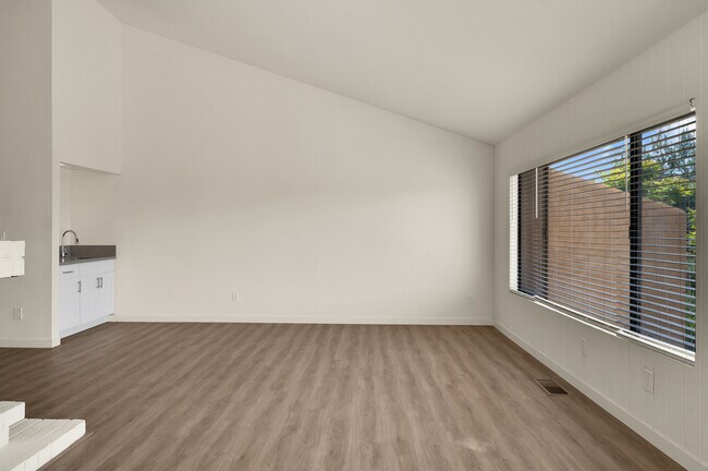 Building Photo - 2579 Caminito Muirfield