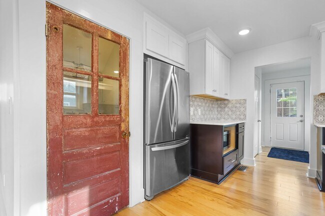 Building Photo - 520 Elgin St