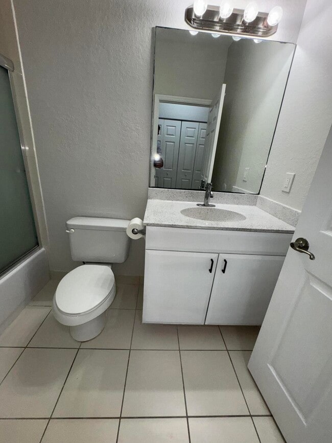 Building Photo - 895 Pipers Cay Dr