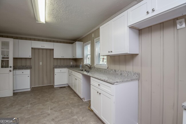 Building Photo - 6394 Waikiki Way