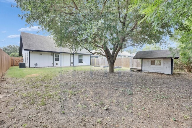 Building Photo - 4500 Acers Ln