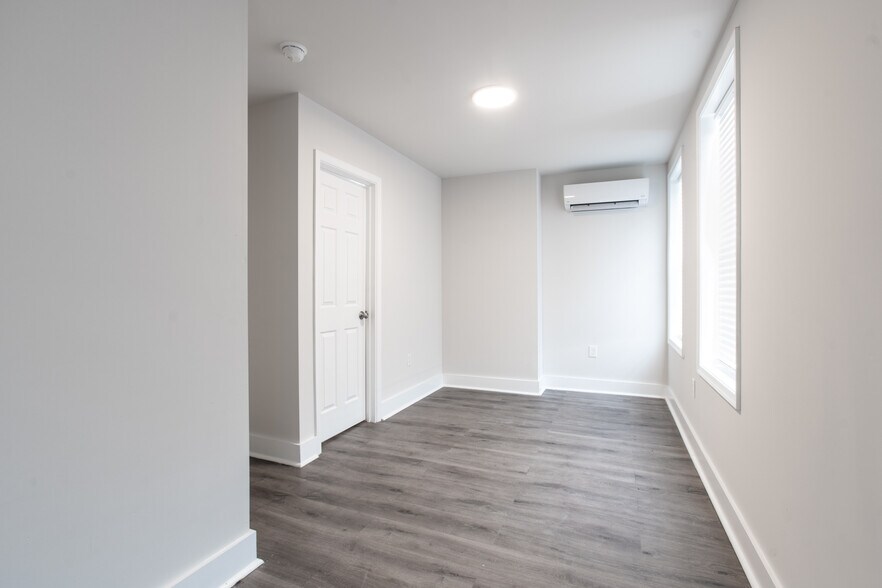 Primary Photo - 951 E Locust Ave