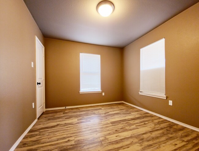 Building Photo - PRE-LEASE SPECIAL: Cozy 3-Bedroom, 2-Bathroom Home with Garage in East Lubbock