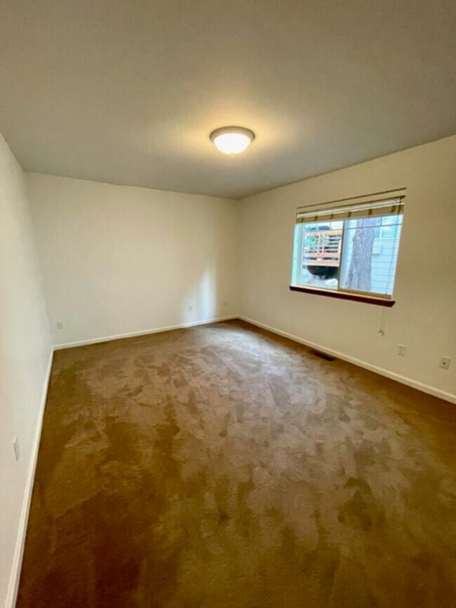 Building Photo - Fawn Run Duplex - 00000-FAWN-00