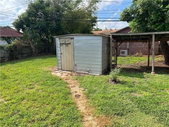 Building Photo - 1749 Bernandino St