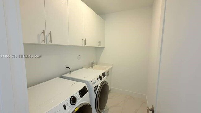 Building Photo - 19700 NE 14th Ave