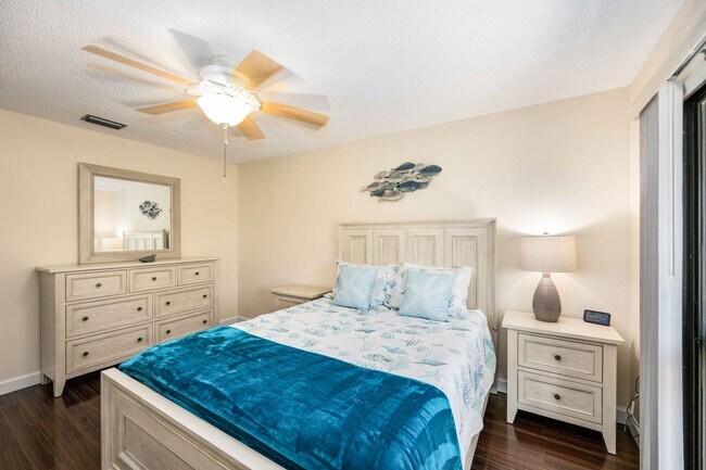 Building Photo - Seasonal or Annual 2 Bedroom, 2.5 Bathroom...