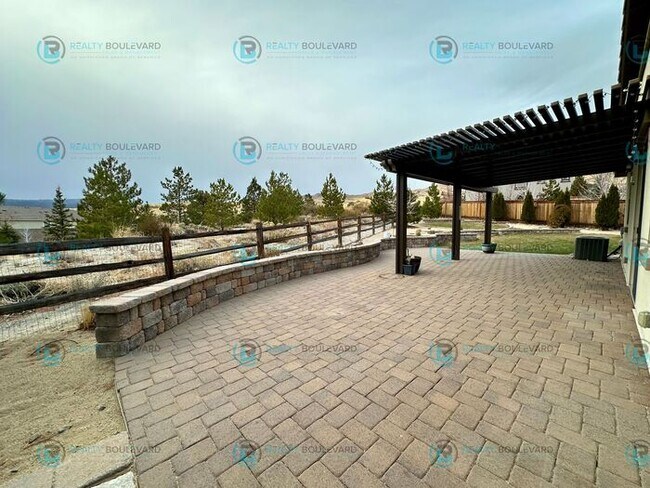 Building Photo - Spacious 4-Bedroom Gem in Somersett with S...