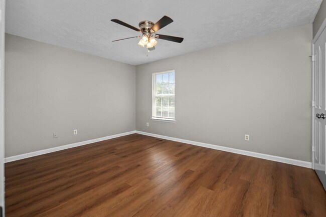 Building Photo - 2320 Willowbrook Dr