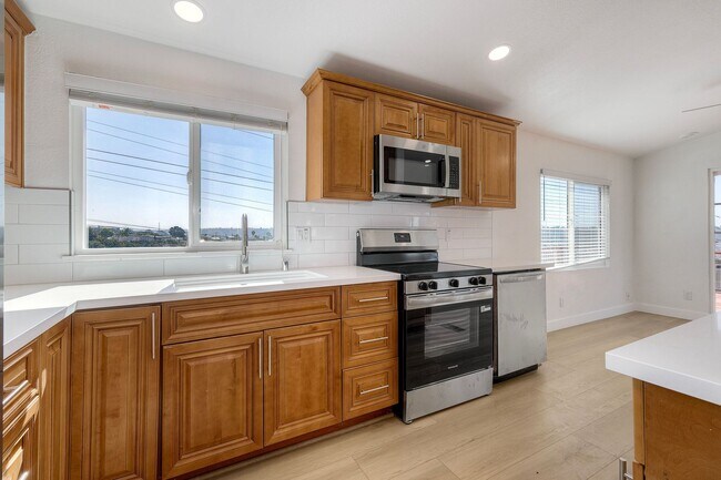 Building Photo - 2241 Meadow Lark Dr