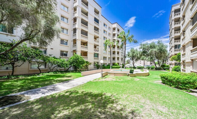 Building Photo - 7930 E Camelback Rd