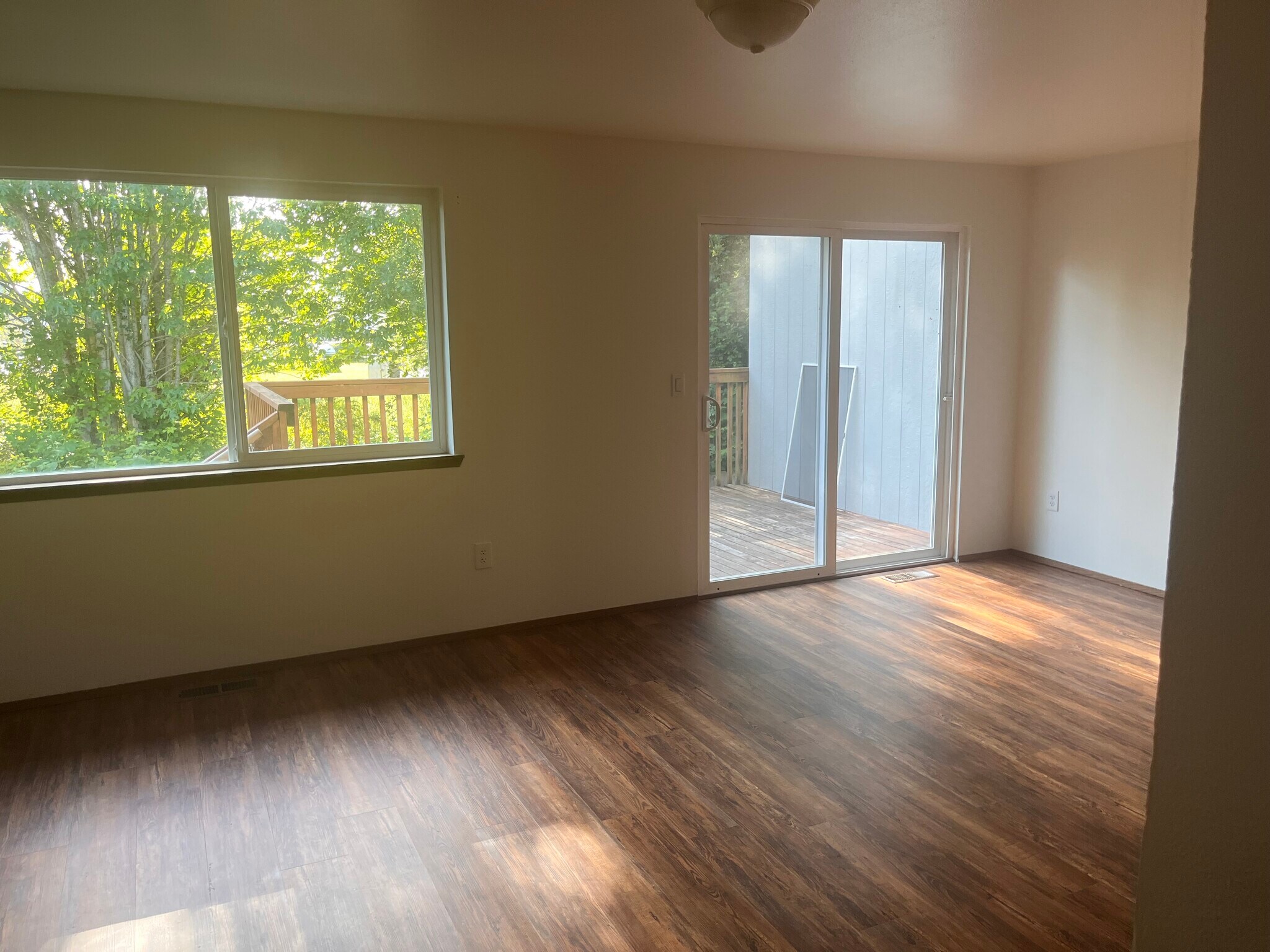 Building Photo - 3809 Maple Ave