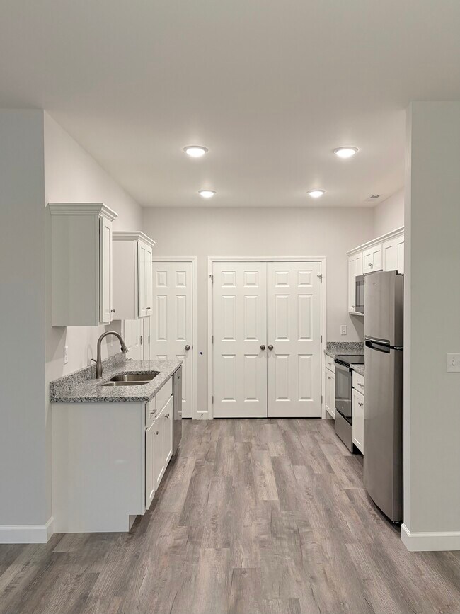 Building Photo - 943 Rodeo Ln