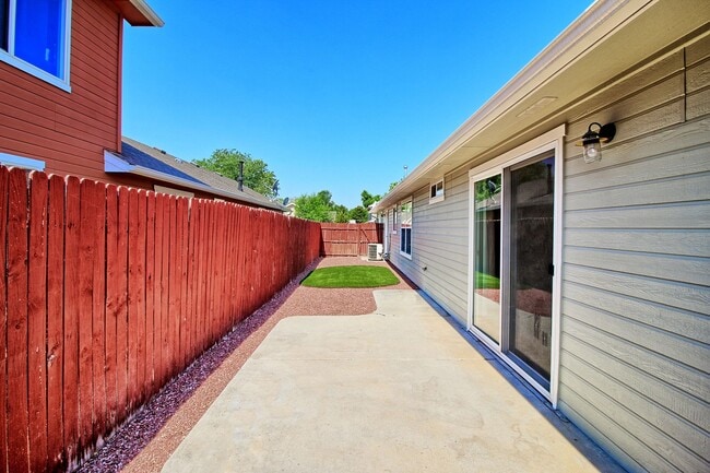 Building Photo - Lovely 3 bedroom, 2 bath home for rent in ...