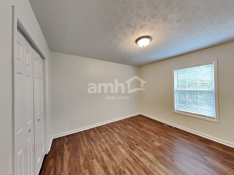 Building Photo - 2631 Abbots Glen Dr NW