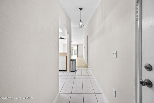 Building Photo - 3156 Dunhill Dr