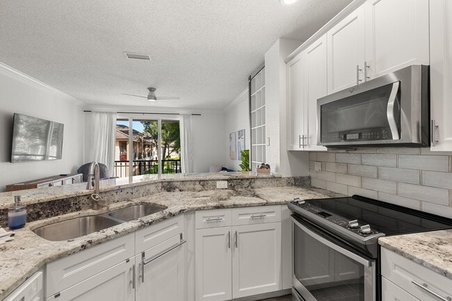 Building Photo - 910 Normandy Trace Rd