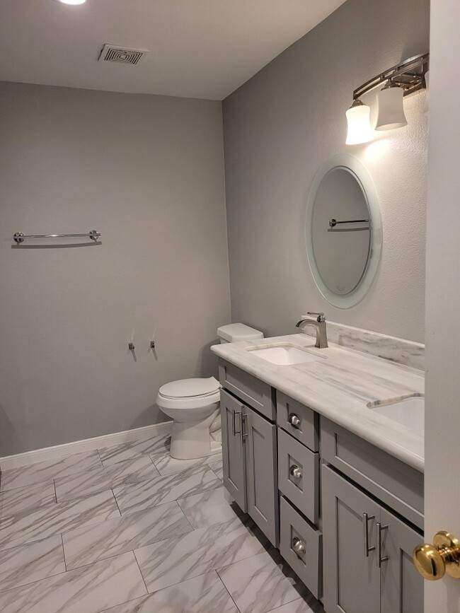 Building Photo - 2531 Turtle Creek Dr