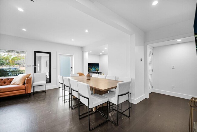 Building Photo - 150 NE 50th St