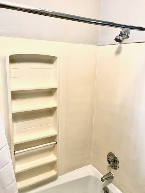 Building Photo - 306 Oakridge Blvd