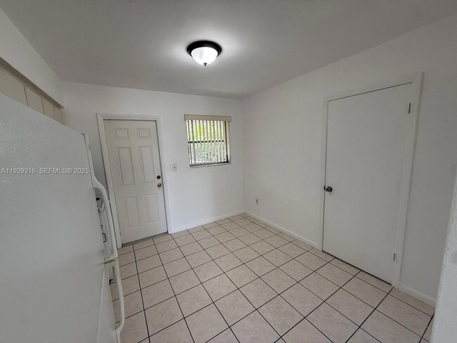 Building Photo - 6600 SW 84th St