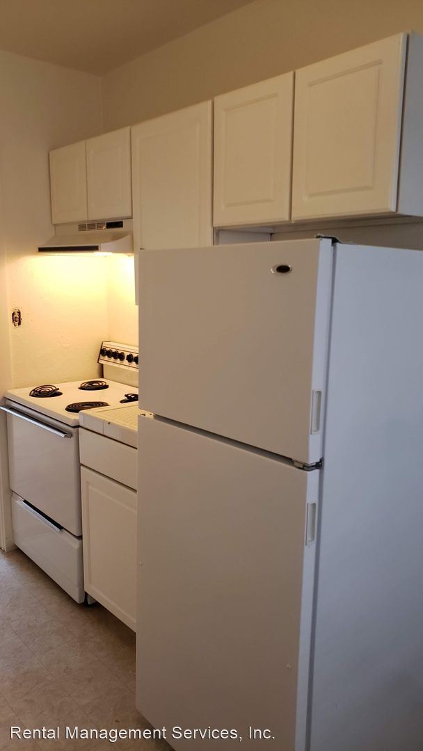 Building Photo - 3087 SE Ankeny St