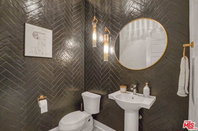 Building Photo - 20248 Willoughby Ln