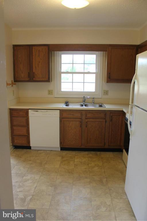 Building Photo - 209 Lakeside Dr