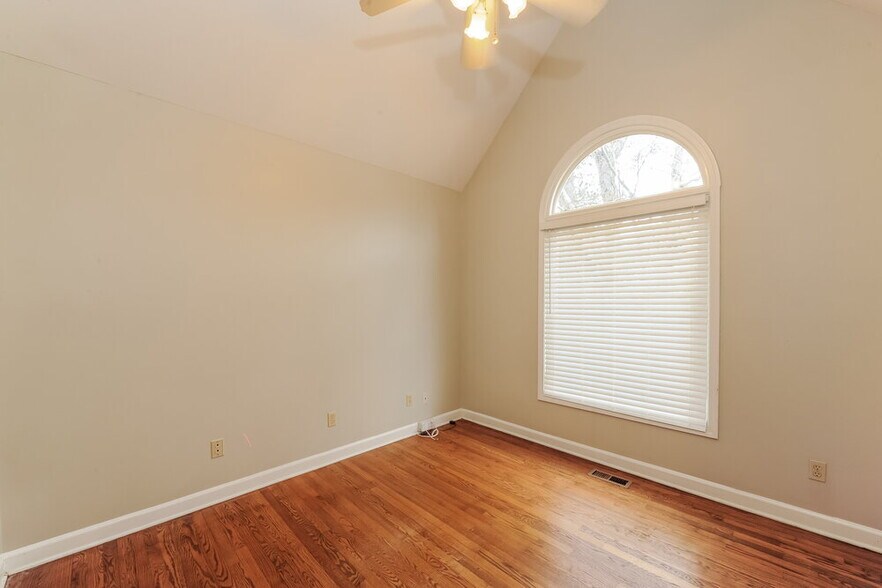 Building Photo - 1798 Poinsettia Dr