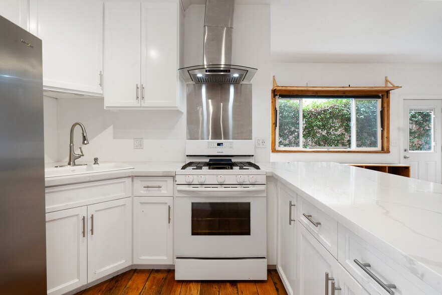 Building Photo - 207 E Avenue 31