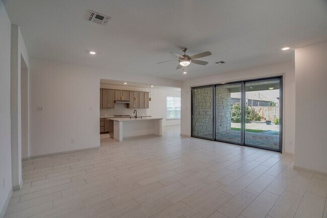 Building Photo - 5616 Monrovia Ln
