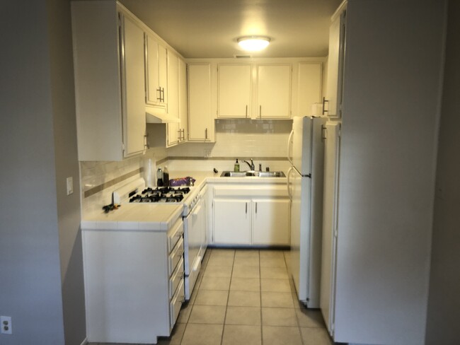 Primary Photo - 507 N Elena Ave