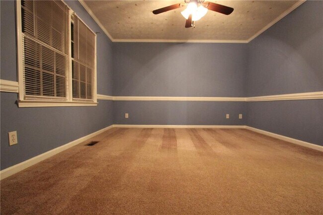 Building Photo - 818 Springlake Rd