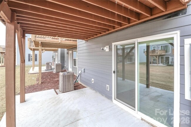 Building Photo - 5038 Springarn Ct