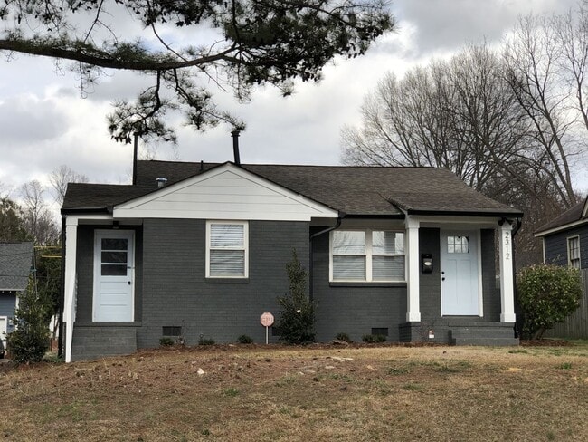 Building Photo - Available Now - Great location for this 2 bedroom