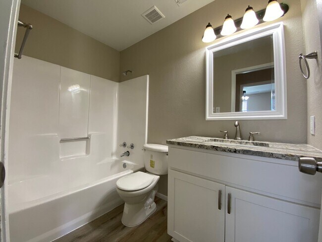 Building Photo - Kingsford 2311/2315