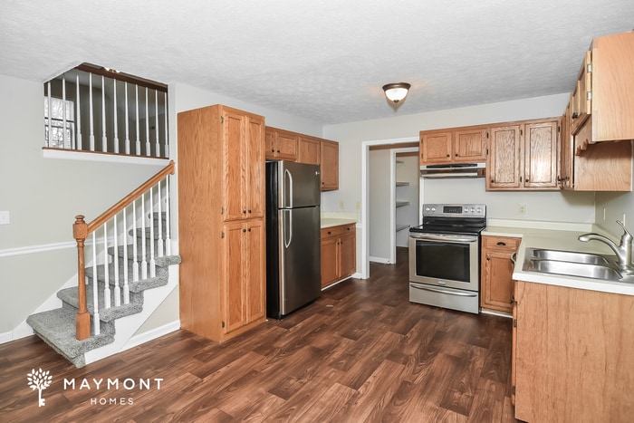 Building Photo - 1136 Lakes Edge Dr