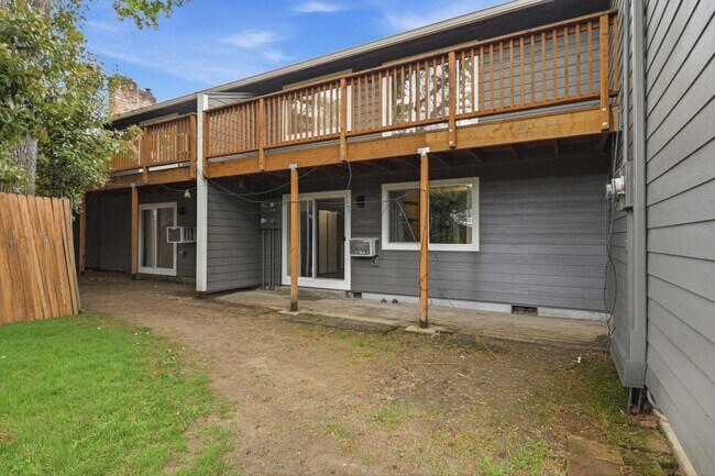Building Photo - Charming Updated Condo in Great Location
