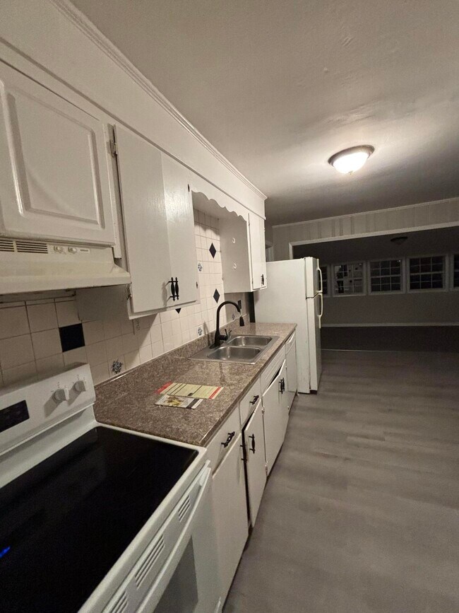 Building Photo - 2458 Leslie Cir