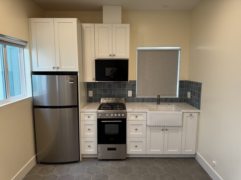 Kitchen - 260 S Shasta St