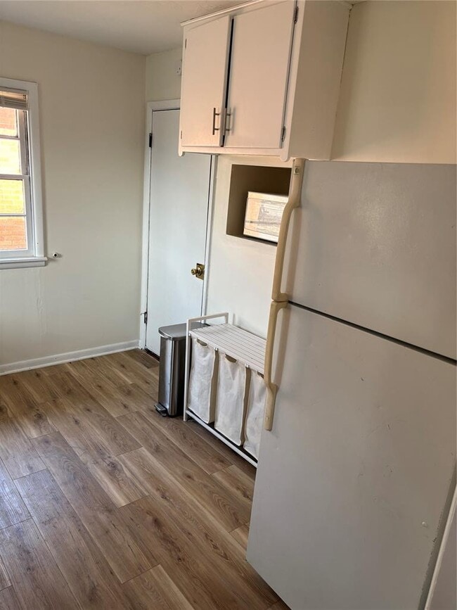 Building Photo - 1324 Dorchester Dr